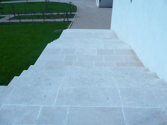 Marches en dallage pierre de Bourgogne